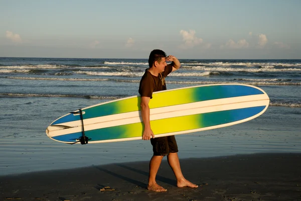 Surfer on the beach Royalty Free Stock Images