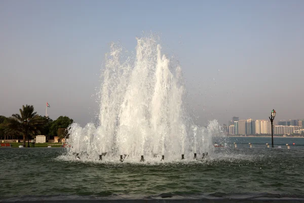 Fontein in abu dhabi, Verenigde Arabische Emiraten — Stockfoto