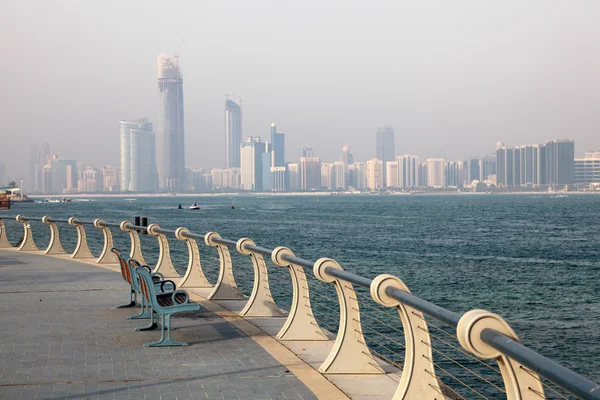 Corniche v abu dhabi, Spojené arabské emiráty — Stock fotografie