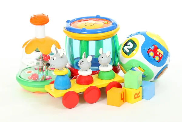 Färgglada leksaker isolerade över vit bakgrund — Stockfoto