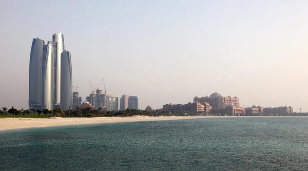 Abu Dhabi skyline — Stock Photo, Image