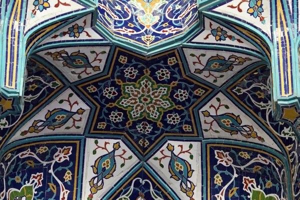 Mosaico oriental en una mezquita — Foto de Stock