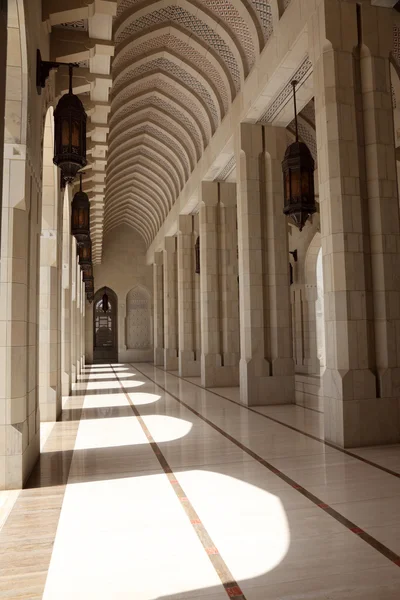 Archway dentro da Grande Mesquita, Omã — Fotografia de Stock