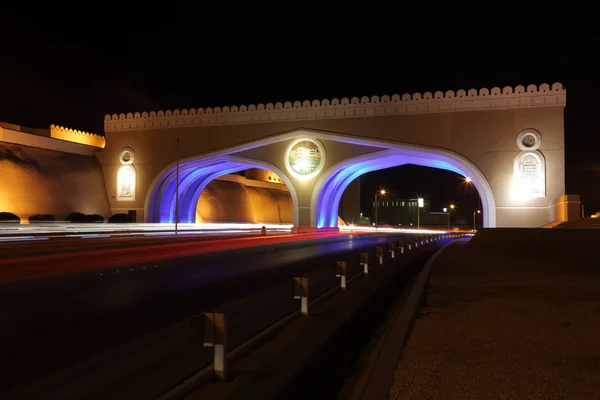 Porten till muttrah, på natten. Oman — Stockfoto