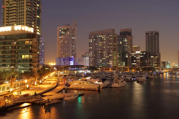 Dubai Marina 's nachts — Stockfoto