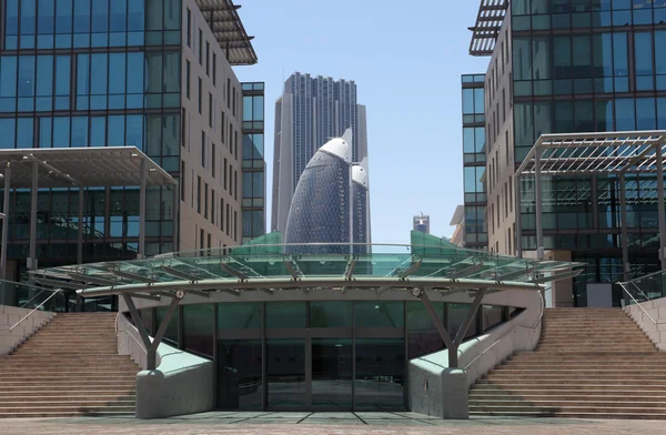 Μοντέρνα αρχιτεκτονική στο κέντρο της πόλης στο Ντουμπάι — Φωτογραφία Αρχείου