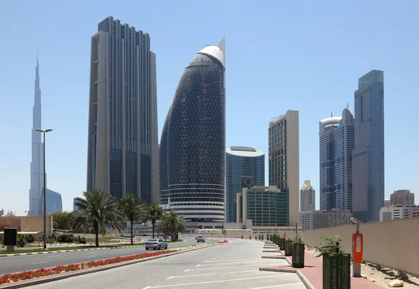 Rua da cidade em Dubai, Emirados Árabes Unidos — Fotografia de Stock