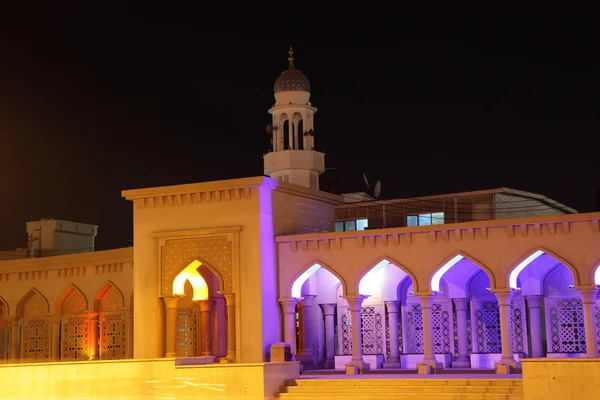 Moskén upplyst på natten, muscat sultanatet oman — Stockfoto