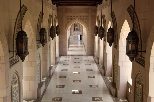 Arco all'interno della Grande Moschea, Sultanato dell'Oman — Foto Stock