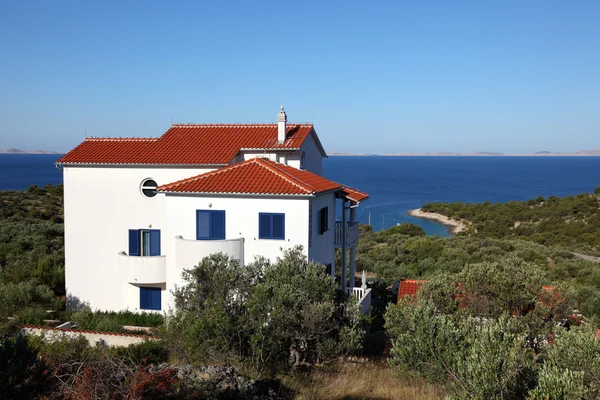 在克罗地亚亚得里亚海海岸的房子 — 图库照片