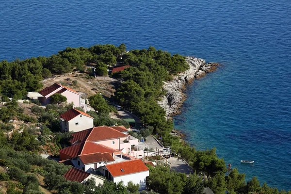 Адраитическое побережье на хорватском курорте Муртер — стоковое фото