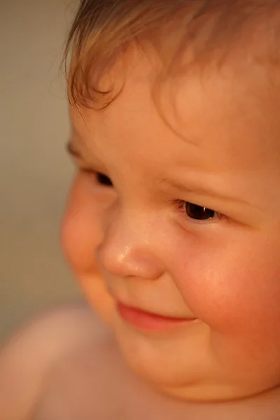 Retrato de um bebê bonito menina — Fotografia de Stock