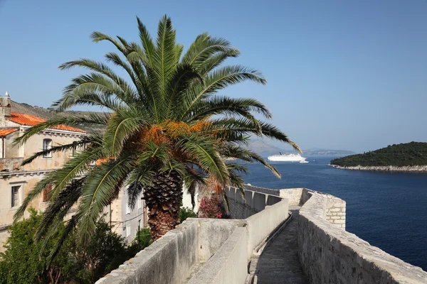 Vista dalla cinta muraria fortificata di Dubrovnik, Croazia — Foto Stock