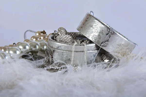 Casket with pearl beads and silver ornaments — Stock Photo, Image