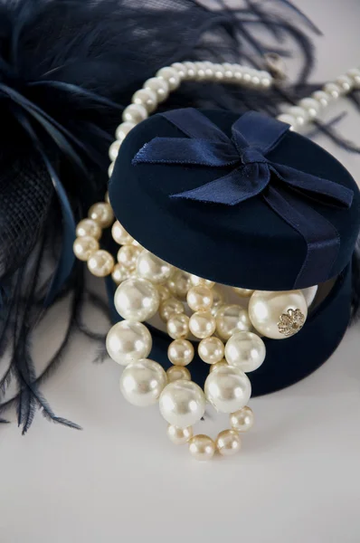 Cofanetto con perline di perle — Foto Stock