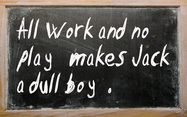 "Alle Arbeit und kein Spiel macht Jack zu einem langweiligen Jungen "steht auf einer Tafel geschrieben — Stockfoto