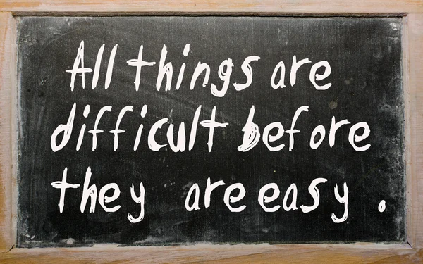 "Όλα τα πράγματα είναι δύσκολα πριν είναι εύκολα "γραμμένα σε ένα μπλα — Φωτογραφία Αρχείου
