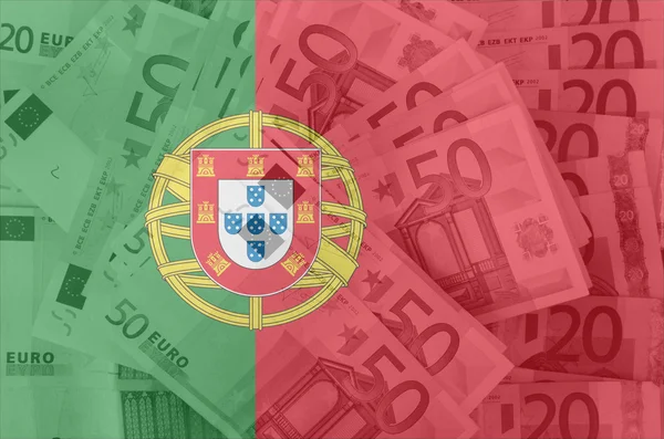 バック グラウンドで透明のユーロ紙幣とポルトガルの旗 — ストック写真