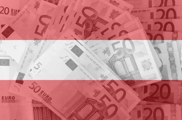 Bandeira da Áustria com notas de euro transparentes em fundo — Fotografia de Stock