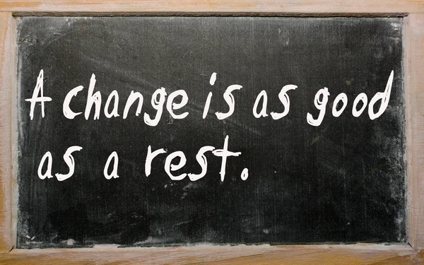 "En förändring är lika bra som en vila "skriven på en svart tavla — Stockfoto