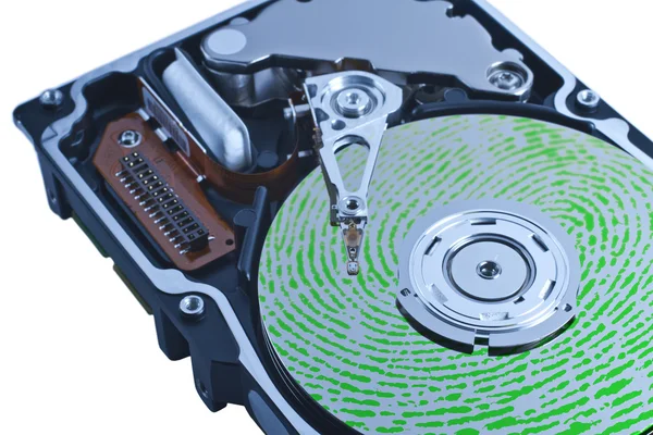 Открытый жесткий диск с зеленым отпечатком на тарелке — стоковое фото