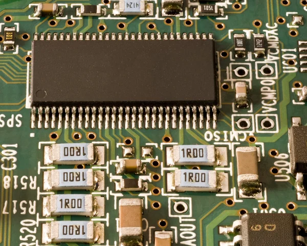 Чип памяти и другие электронные компоненты — стоковое фото