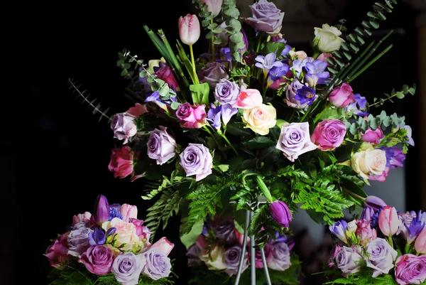 Blommig bukett med rosor och tulpaner Royaltyfria Stockfoton