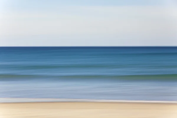 抽象的なモーションブラーの海とビーチの背景 — ストック写真