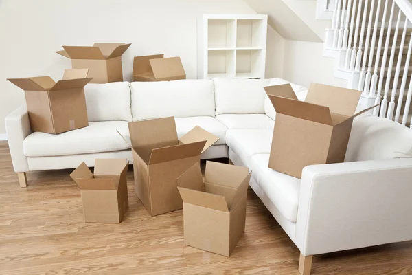 Quarto de caixas de papelão para casa em movimento — Fotografia de Stock