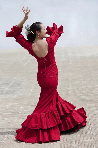 Mujer Tradicional Bailarina Española de Flamenco en Vestido Rojo — Foto de Stock