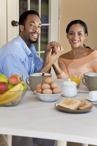 Happy African American Couple Sitting Outside Having A Healthy B — Stock Photo, Image