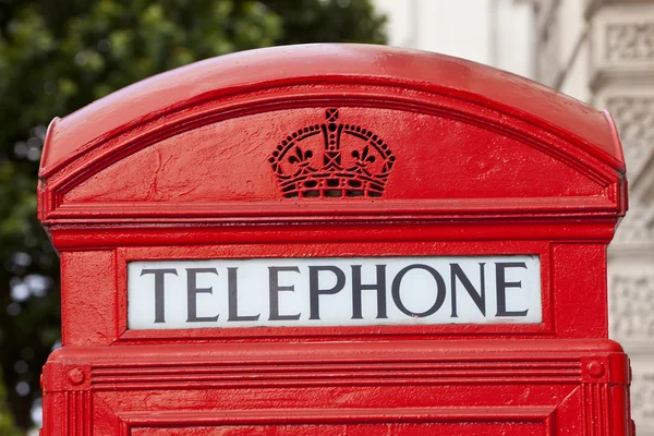 Nahaufnahme einer klassischen roten Telefonzelle in London — Stockfoto