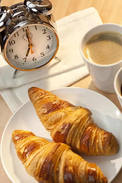 Continental Breakfast Croissant, Coffee & Alarm Clock — Stock Photo, Image