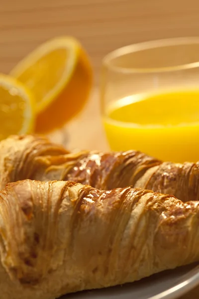 Healthy Continental Breakfast Croissant and Orange Juice — Stock Photo, Image