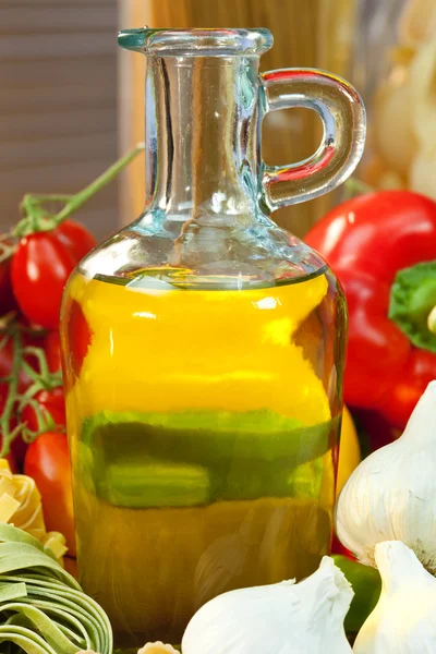 Bottiglia di olio extravergine di oliva — Foto Stock