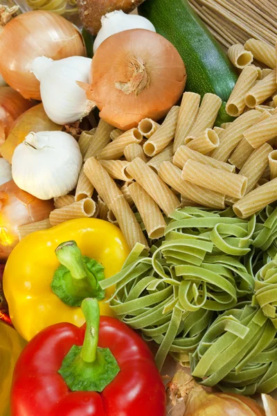Dried Pasta & Fresh Vegetables — Stock Photo, Image