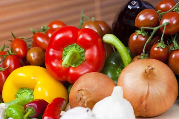 Una selección de verduras frescas crudas — Foto de Stock