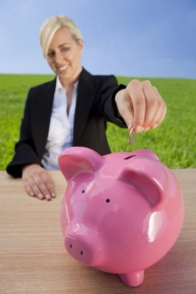 Woman Making Green Investment — Stock Photo, Image