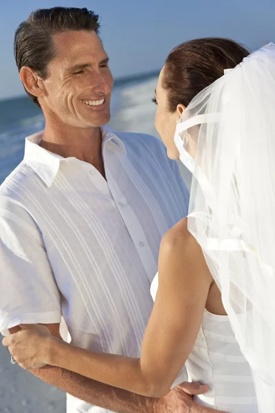Bride & Groom Married Couple at Beach Wedding — Stock Photo, Image