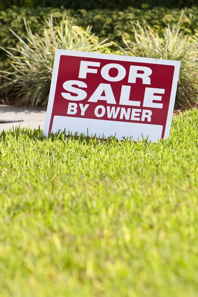 House For Sale By Owner Sign — Stock Photo, Image