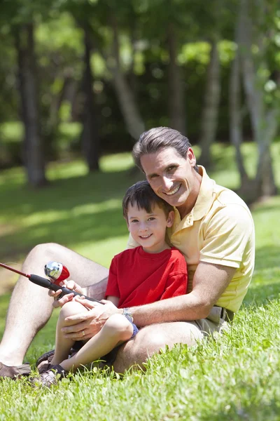 Father Fishing With His Son On A RIver — Stock Photo, Image