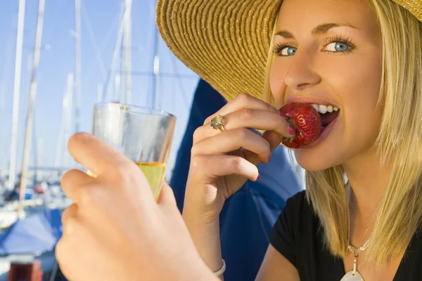 Champagne & Strawberries on Deck — Stock Photo, Image