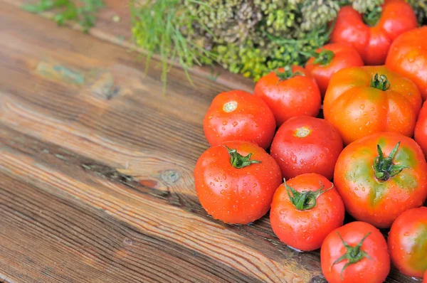 Tomater på bordet. — Stockfoto