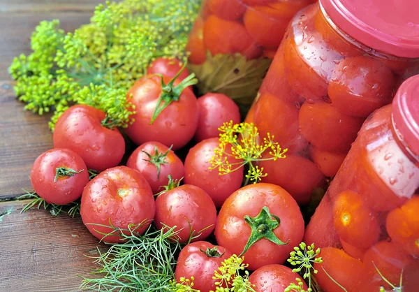 Konserverade tomater. — Stockfoto
