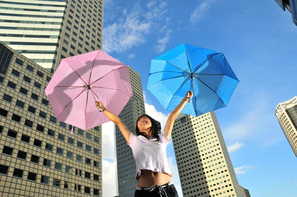 우산을 가진 여자의 개념적 그림 — 스톡 사진