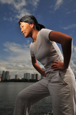 Asyalı Çinli kadın egzersiz sonrası yorgun hissediyorum