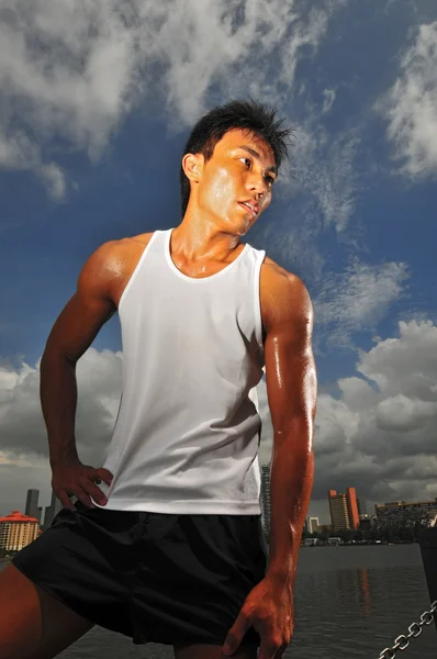 Atleta chino asiático agotado después de ejercicio extremo —  Fotos de Stock