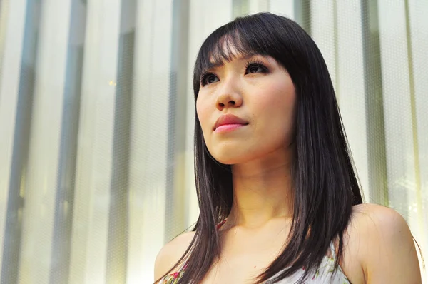 Mooie Aziatische Chinees meisje buiten — Stockfoto