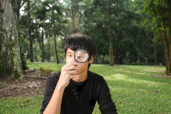 Asiático chinês menino ao ar livre — Fotografia de Stock
