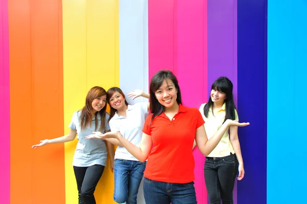 グループ ポーズでアジアの中国の女の子 — ストック写真